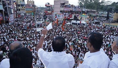 கோவையில் பழனிசாமி கூட்டத்தில் அதிமுகவினரிடம் ரூ.2 லட்சம் திருடிய 6 பேர் கைது