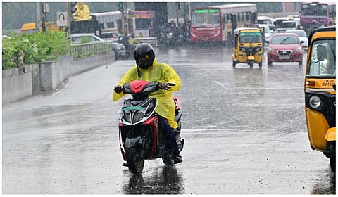 தமிழகத்தில் நீலகிரி, கோவை உள்ளிட்ட 10 மாவட்டங்களில் நாளை கனமழைக்கு வாய்ப்பு