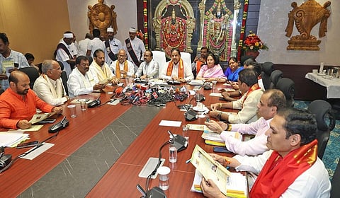 பக்தர்களின் வசதிக்காக திருமலையில் 3-வது க்யூ காம்ப்ளக்ஸ்: அறங்காவலர் குழு கூட்டத்தில் தீர்மானம்