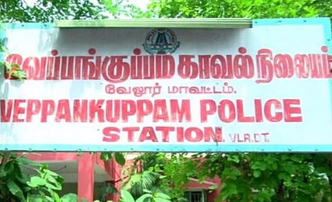 வேலூர் உணவக ஊழியர் கொலை: மனைவி, காதலன் கைது