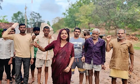 ம.பி.யில் கர்ப்பிணிப் பெண்ணின் வீடியோ வைரல்: சாலை அமைப்பதற்கான ஒரு வருட கோரிக்கையை உடனே ஏற்றது அரசு