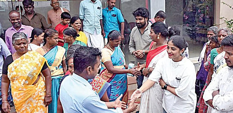 கோவையில் மலைவாழ் மக்களுடன் ‘கெவி’ பார்த்த படக்குழுவினர்