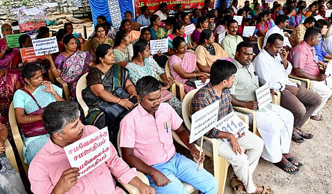 இடம்: திண்டுக்கல் திருச்சி சாலை கல்லறை தோட்டம் | படம்: நா.தங்கரத்தினம்