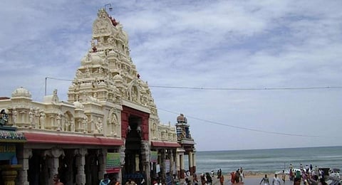 திருச்செந்தூர் கோயிலில் குறுஞ்செய்தி மூலம் தரிசனத்தில் முறைகேடு: பக்தர் வெளியிட்ட வீடியோவால் பரபரப்பு