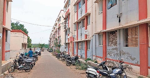 திருப்பூர் அடுக்குமாடி குடியிருப்பில் அடுக்கடுக்கான பிரச்சினைகள்!