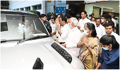 முதல்வர் ஸ்டாலின் டிஸ்சார்ஜ்: அப்போலோ மருத்துவமனையில் இருந்து வீடு திரும்பினார்!