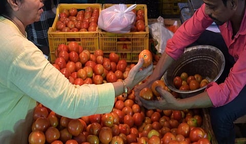 கோயம்பேடு சந்தையில் தக்காளி விலை ரூ.30 ஆக உயர்வு