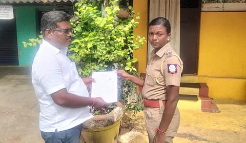 கரூர் மாவட்டத்தில் புகார்தாரர் வீடுகளுக்கே சென்று எப்ஐஆர் வழங்கல்!