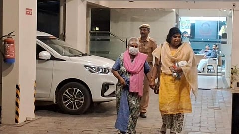 “காய்கறி வாங்கவும், பெட்ரோல் போடவும் போக முடியவில்லை” - நிகிதா வேதனை