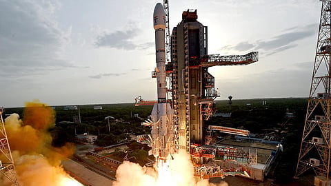 இஸ்ரோ - நாசா இணைந்து உருவாக்கிய ‘நிசார்’ செயற்கைக்கோளை விண்ணில் நிலைநிறுத்தி சாதனை!