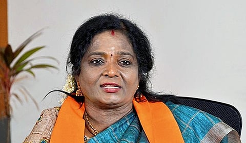 திமுகவை நோக்கி ஓபிஎஸ் செல்வது துரோகம்: தமிழிசை விமர்சனம்
