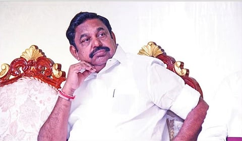 பலமான கூட்டணியை அமைக்க முடியாமல் தடுமாறுகிறதா அதிமுக?