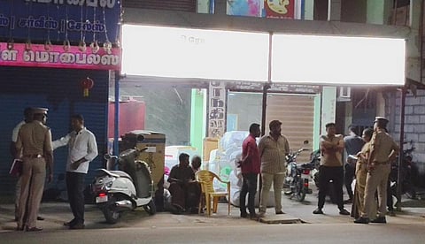 மதுரையில் அதிகாரிகள் போல் நடித்து 1.5 கிலோ தங்கம் வழிப்பறி - வடமாநில கொள்ளையர் கைவரிசை
