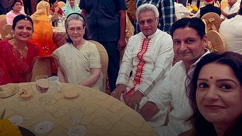 மஹுவா மொய்த்ரா திருமண வரவேற்பில் அரசியல் பிரபலங்கள்!