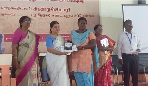 தமிழ் மரபு குறித்து எடுத்துரைக்கும் விதமாக கல்லூரி மாணவர்கள் பங்கேற்ற ‘தமிழ்க் கனவு’ நிகழ்ச்சி: ஆட்சியர் தலைமையில் நடைபெற்றது