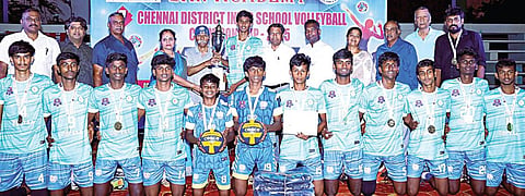 சென்னை மாவட்ட பள்ளிகளுக்கு இடையிலான வாலிபால் போட்டியில் சாம்பியன் பட்டம் வென்ற பெரம்பூர் டான் போஸ்கோ அணியினர்.