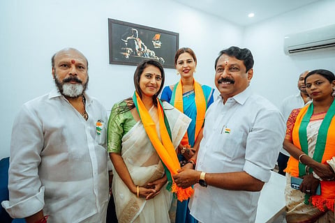 பாஜகவில் இணைந்தார் நடிகை கஸ்தூரி