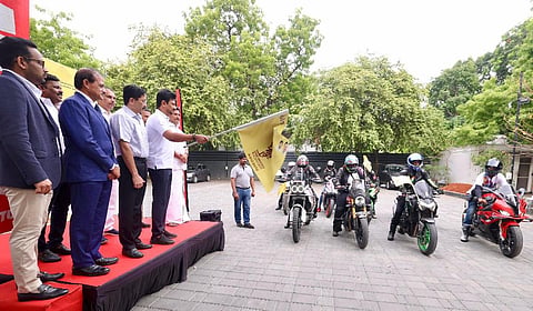 முதல்வர் கோப்பைக்கான போட்டிகள் குறித்த விழிப்புணர்வு இருசக்கர வாகன பேரணி: உதயநிதி தொடங்கி வைத்தார்