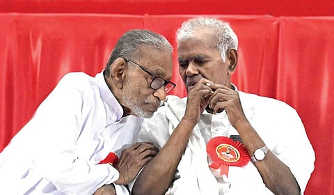 “காமராஜர் வடிவில் நல்லகண்ணுவைப் பார்க்கிறேன்” - பழ.நெடுமாறன் நேர்காணல் | நூல் வெளி