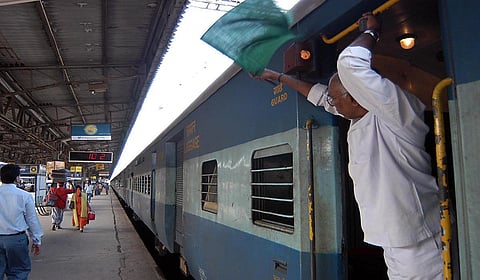 பயணிகளின் தேவைக்காக தமிழகத்தில் 21 ரயில்களுக்கு 38 கூடுதல் நிறுத்தம்: ரயில்வே வாரியம் ஒப்புதல்