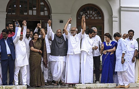 இண்டியா கூட்டணியின் வேட்பாளராக சுதர்ஷன் ரெட்டியை அறிவிக்கும் நிகழ்ச்சியில் பங்கேற்ற கனிமொழி
