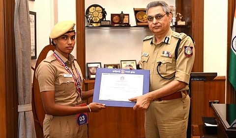ஒடிசா பெண்ணுக்கு முதல் உதவி அளித்து பிரசவிக்க உதவிய பெண் காவலருக்கு டிஜிபி நேரில் பாராட்டு!