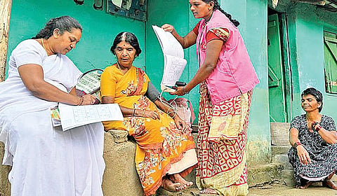 நோய் தடுப்பு மருந்து துறையில் 6,000 செவிலியர் பணியிடங்களை தொகுப்பூதியத்தில் நிரப்ப எதிர்ப்பு!
