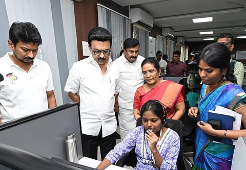 மக்களிடம் கனிவாக பேசி கோரிக்கைகளை பெற வேண்டும்: அதிகாரிகளுக்கு முதல்வர் அறிவுறுத்தல்
