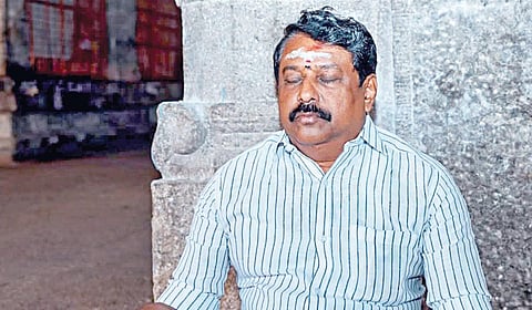 திருவானைக்காவல் கோயிலில் நயினார் நாகேந்திரன் தியானம்