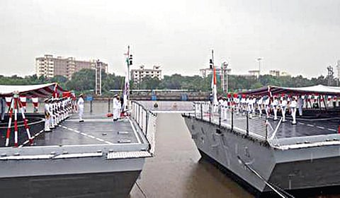 கடற்படையில் இணைந்த ஐஎன்எஸ் ஹிம்கிரி, உதயகிரி போர்க்கப்பல்கள்
