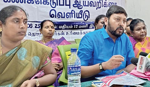மதுரையில் தமிழ்நாடு தொழிலாளர்கள் உரிமைக்கான கூட்டமைப்பு சார்பில் நடந்த நிகழ்வில் செய்தியாளர்களிடம் பேசிய ஆதித்தமிழர் கட்சி நிறுவனத் தலைவர் கு.ஜக்கையன். உடன் முன்னாள் எம்எல்ஏ பாலபாரதி.