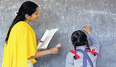 நாடு முழுவதும் ஆசிரியர்கள் எண்ணிக்கை ஒரு கோடியைக் கடந்தது