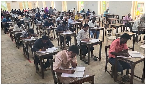 டிஎன்பிஎஸ்சி தொழில்நுட்ப பணிக்கான எழுத்து தேர்வு - விருதுநகரில் 1,343 பேர் பங்கேற்பு