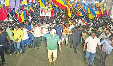 திண்டிவனத்தில் நடைபயணம் மேற்கொண்ட பாமக தலைவர் அன்புமணி.