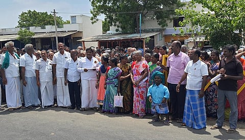 பட்டாசு ஆலைகளுக்கு எதிர்ப்பு: எட்டயபுரம் அருகே விவசாயிகள் போராட்டம்