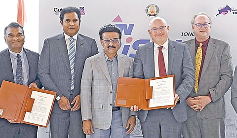 கல்வி ஒத்துழைப்பை மேம்படுத்துவது தொடர்பாக லண்டன் எக்ஸிடெர் பல்கலைக்கழகத்துடனான தமிழக அரசின் புரிந்துணர்வு ஒப்பந்தங்கள் முதல்வர் மு.க.ஸ்டாலின் முன்னிலையில் பரிமாறிக்கொள்ளப்பட்டது.
