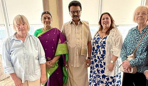 லண்டனில் ஜான் பென்னிகுயிக் குடும்பத்தினருடன் முதல்வர் ஸ்டாலின் சந்திப்பு