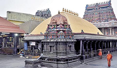 சிதம்பரம் நடராஜர் சந்நிதி முன்பாக உள்ள கனகசபையில் நின்று தரிசனம் மேற்கொள்ள பக்தர்களை அனுமதிக்க முடியாது: தீட்சிதர் தரப்பில் வாதம்