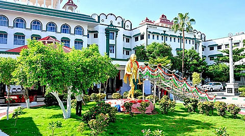 தவெக நிர்வாகிகள் மீதான வழக்கு விசாரணைக்கு இடைக்காலத் தடை விதித்தது ஐகோர்ட்!