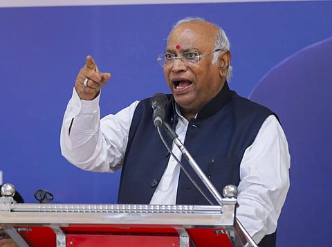 மணிப்பூரில் மோடி 3 மணி நேரம் மட்டுமே இருந்தது கேலிக்கூத்து: கார்கே விமர்சனம்