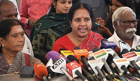 ''மத்திய அரசு கொடுத்த நிதிக்கு தமிழக அரசு கணக்கு கொடுக்கவில்லை'' - வானதி குற்றச்சாட்டு