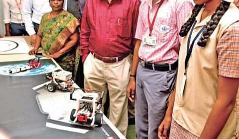 பள்ளிகளில் அமையும் ரோபோட்டிக்ஸ் ஆய்வகங்கள்
