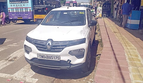10 கிலோ தங்க நகைகள் கொள்ளையடிக்கப்பட்ட கார்.