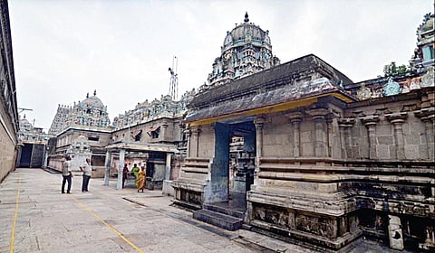 வாழ்வில் ஒளி ஏற்றும் சிக்கல் நவநீதேஸ்வரர்