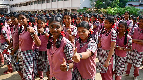 10-ம் வகுப்பு பொதுத் தேர்வுக்கான மாணவர்கள் பெயர் பட்டியலில் விவரங்களை சரிபார்க்க வேண்டும்: தேர்வுத் துறை உத்தரவு