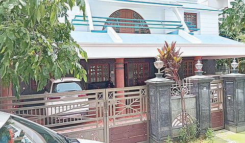 வருமான வரி சோதனை நடைபெற்ற, நாமக்கல் மோகனூர் சாலை எம்.ஜி. நகரில் உள்ள தொழிலதிபர் வாங்கிலி சுப்பிரமணியம் வீடு. | படம்: எம்.நாகராஜன் |