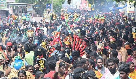 குலசேகரபட்டினம் தசரா விழாவில் ஆபாச நடனங்களை தடுக்க குழு: ஐகோர்ட் உத்தரவு