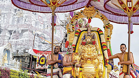 திருப்பதி பிரம்மோற்சவம் 3-ம் நாள் விழா - சிம்ம வாகனத்தில் மலையப்பர் வீதியுலா