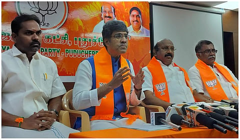 காங்., திமுக புதுச்சேரிக்கு ஆபத்தான வைரஸ்: பாஜக தேசிய செய்தித் தொடர்பாளர் விமர்சனம்