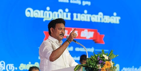 தமிழகத்துக்கு மத்திய அரசு ரூ.10,000 கோடி கொடுத்தாலும் கொள்கையில் மாறமாட்டோம்: அமைச்சர் அன்பில் மகேஸ் கருத்து